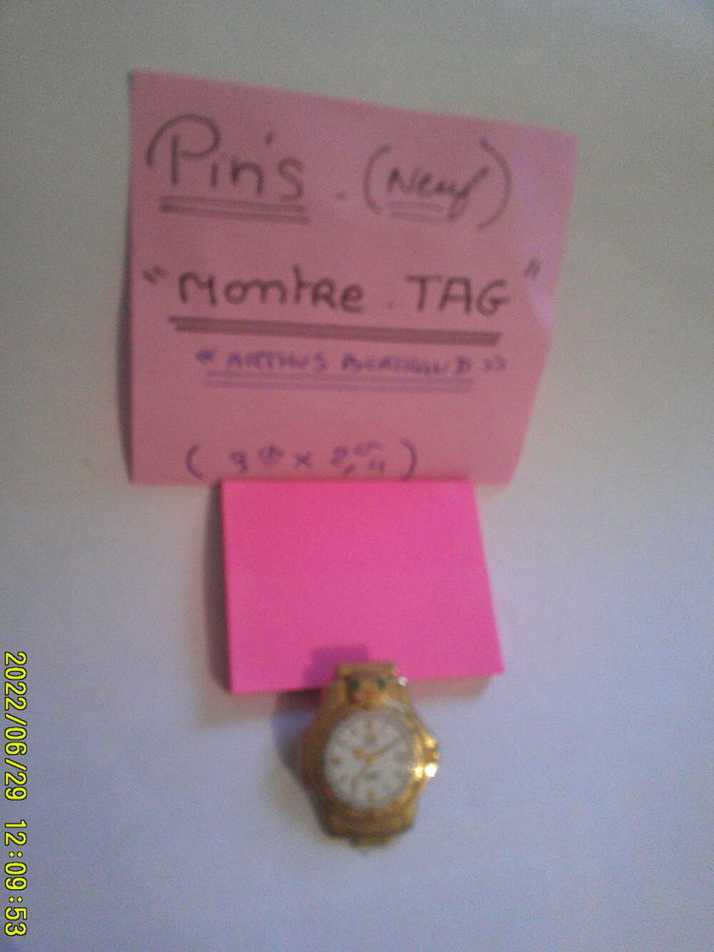 beau PIN'S - de : MONTRE TAG .." dor&eacute; " 