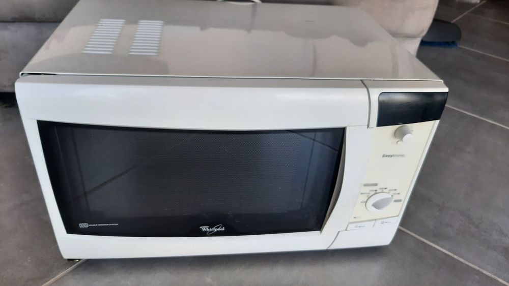 Four Micro-ondes marque Whirlpool Electroménager