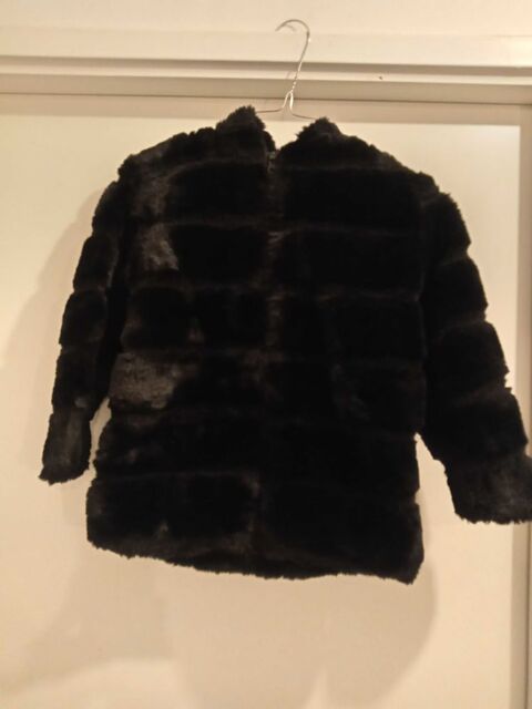 Mateau, noir, fourrures. 5 Saint-Germain-l�s-Arpajon (91)