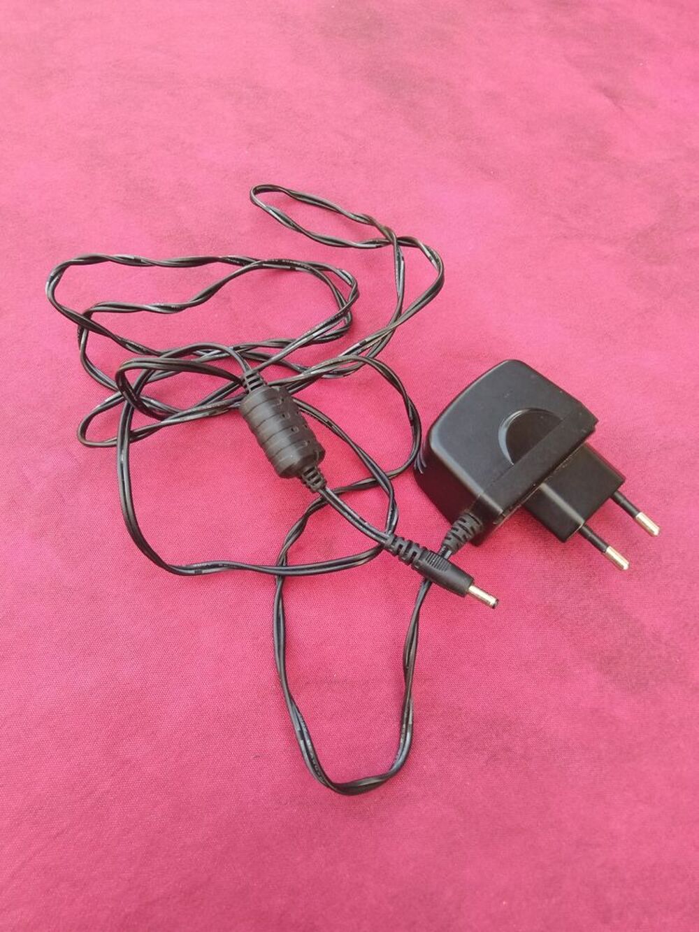 Chargeur pour Logitech mod&egrave;le : DSA-0051-03FEU Matériel informatique