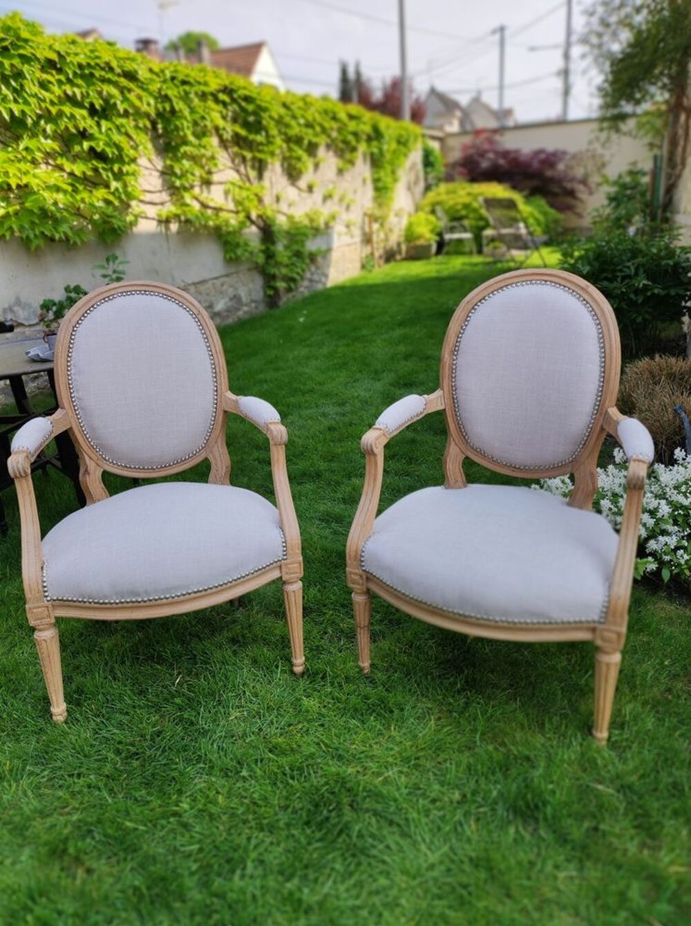 Fauteuils m&eacute;daillon Louis XVI d'&eacute;poque Meubles