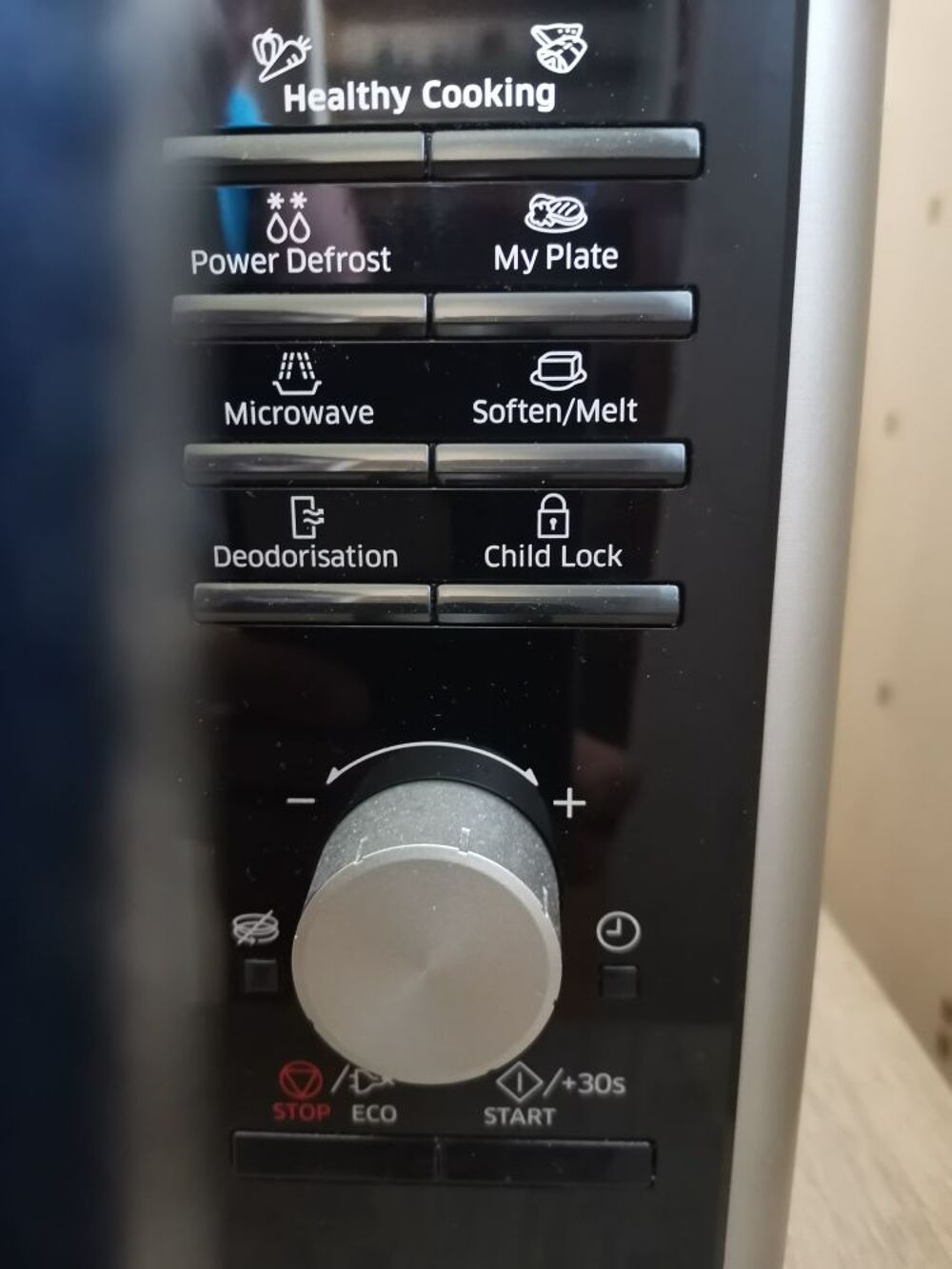 Micro-onde combin&eacute; Tr&egrave;s peu sevi .
Etat neuf Electroménager