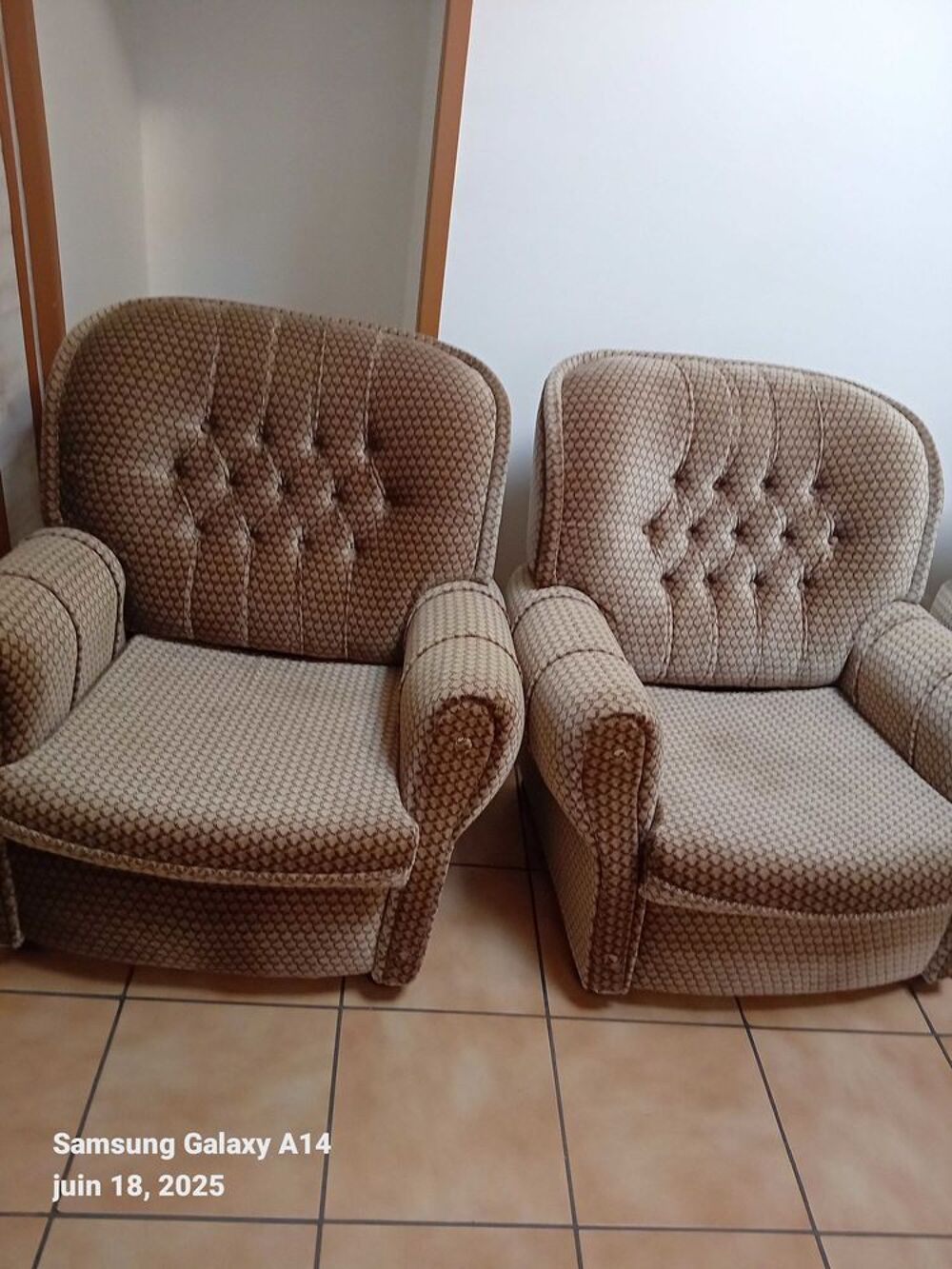 deux fauteuil en bon &eacute;tat paiement en main propre pas de frais de livraison Meubles