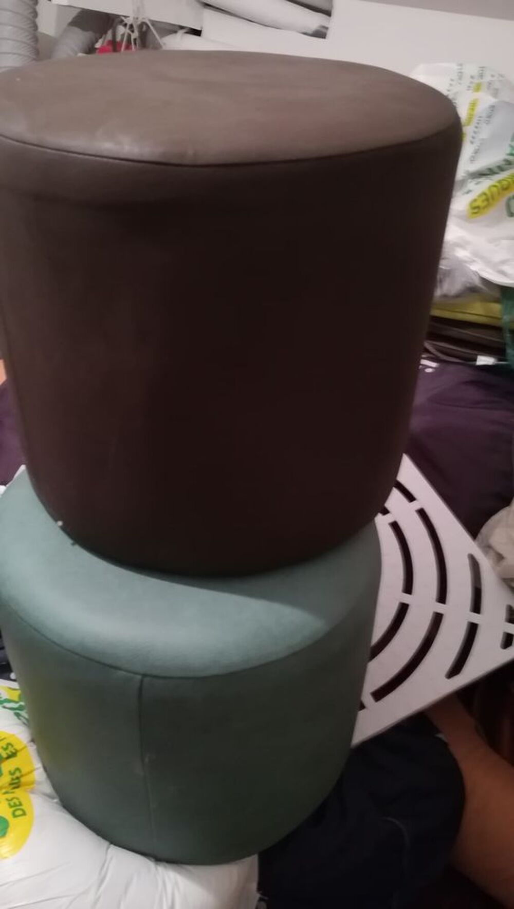 DEUX POUFS Meubles
