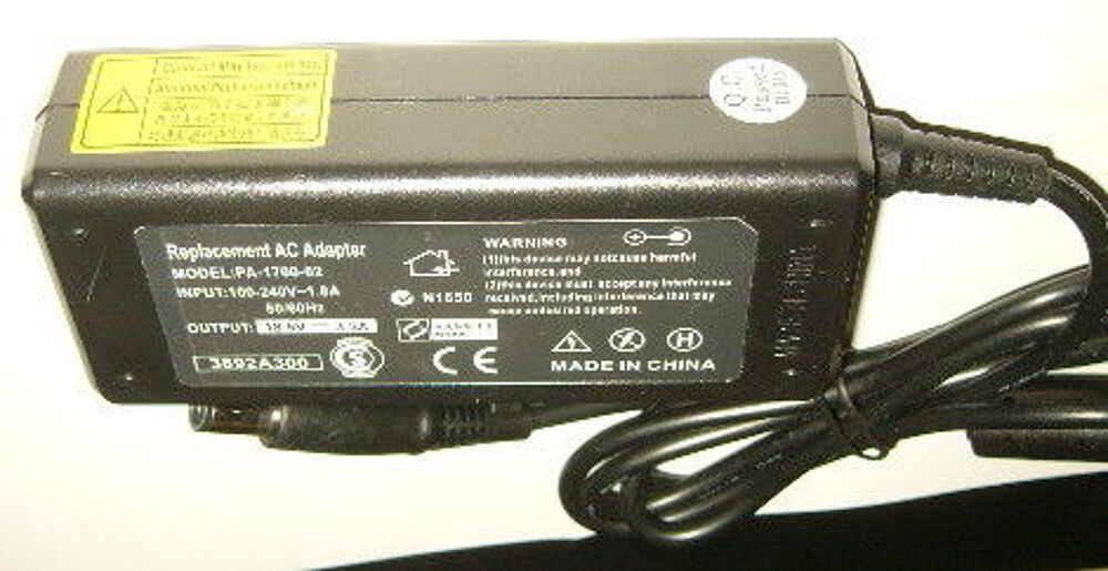 Chargeur PC portable Marque : HP Compaq &eacute;tat neuf 18,5V 4,5A Matériel informatique