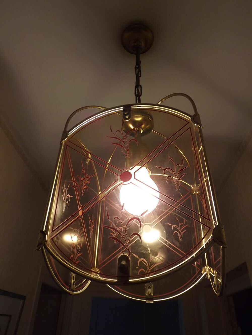 2 lustres dor&eacute;s laiton et verre fum&eacute; identiques Décoration