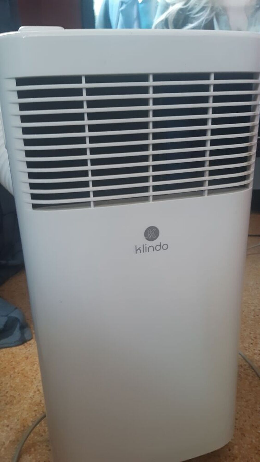 Climatiseur sur roulette avec tuyau Electroménager