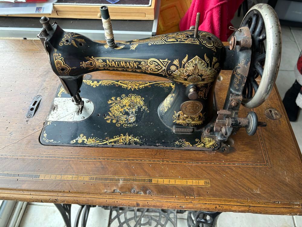 Machine &agrave; coudre ancienne 