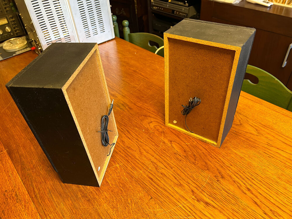 Mini chaine op&eacute;rationnelle, avec de nombreux faux contacts. Audio et hifi