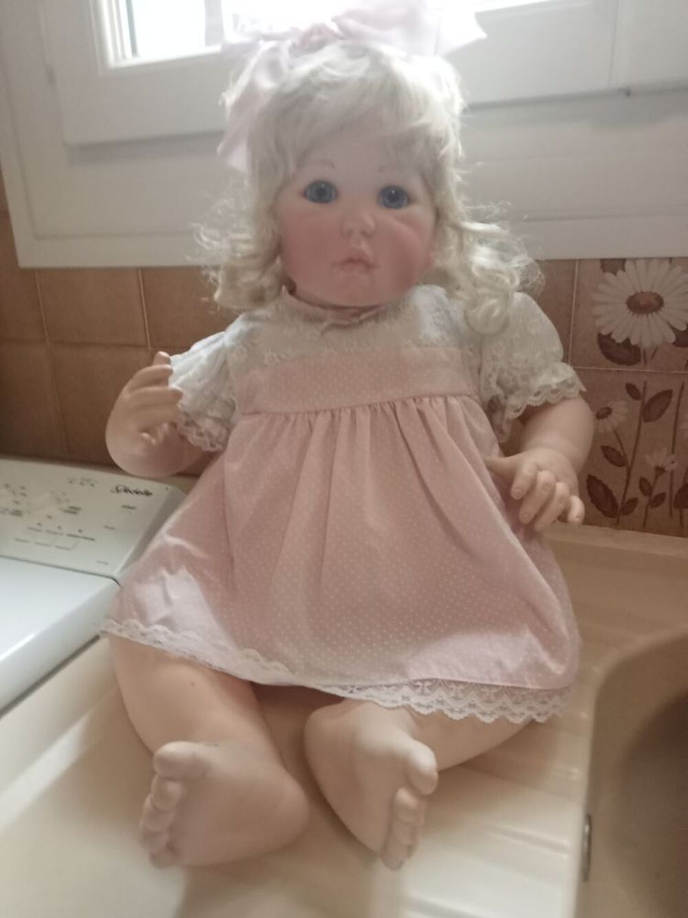 Poup&eacute;e porcelaine 
