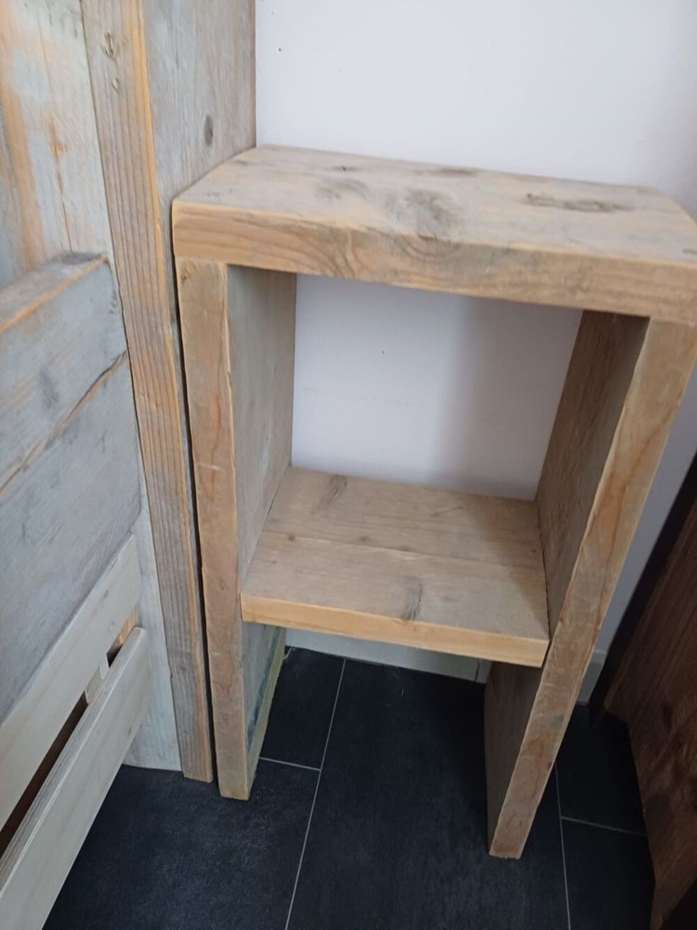 Tr&egrave;s beau lit+ 2 tables de chevet Meubles