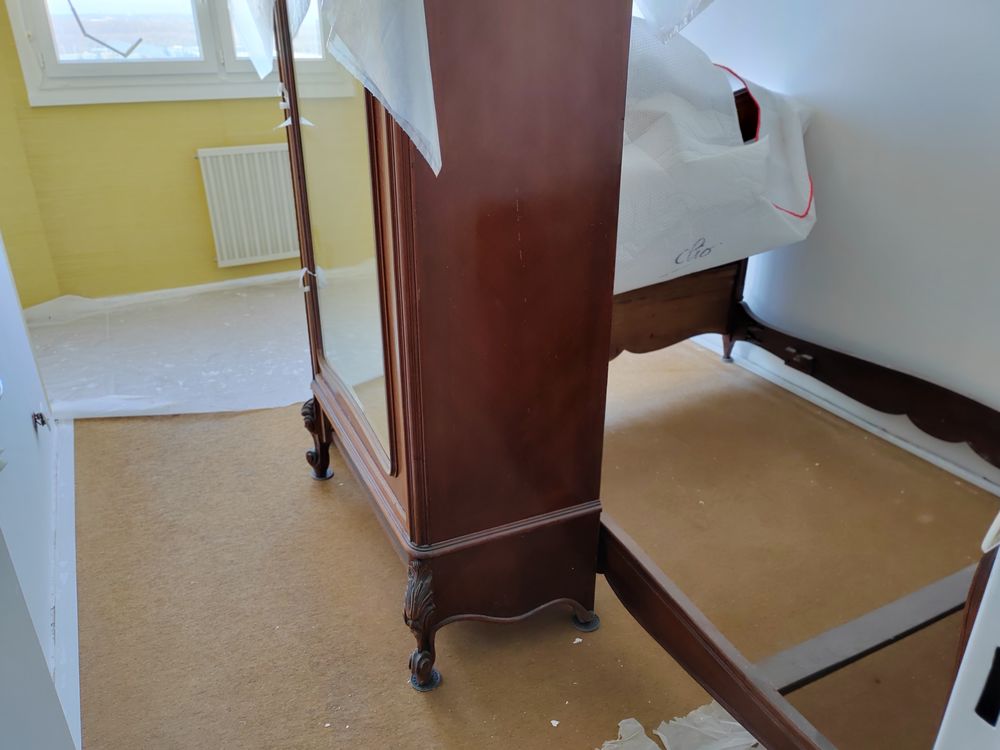 Armoire &agrave; glace &agrave; chapiteau d&eacute;cor&eacute; Meubles