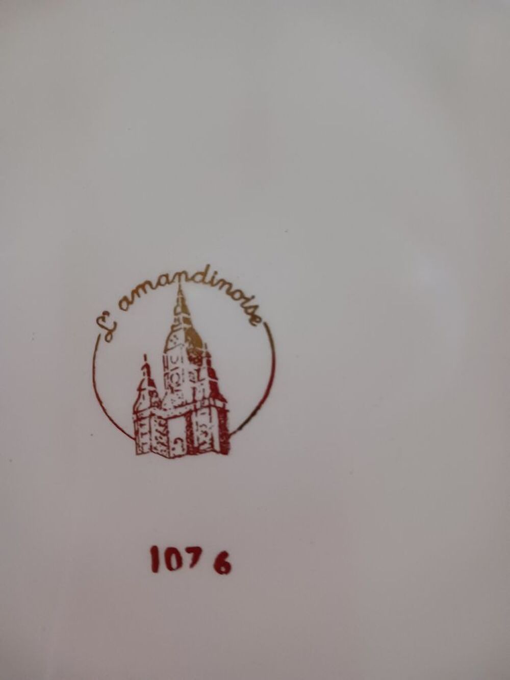 Plat &agrave; tarte "l'amandinoise" poin&ccedil;onn&eacute; et num&eacute;rot&eacute; Décoration