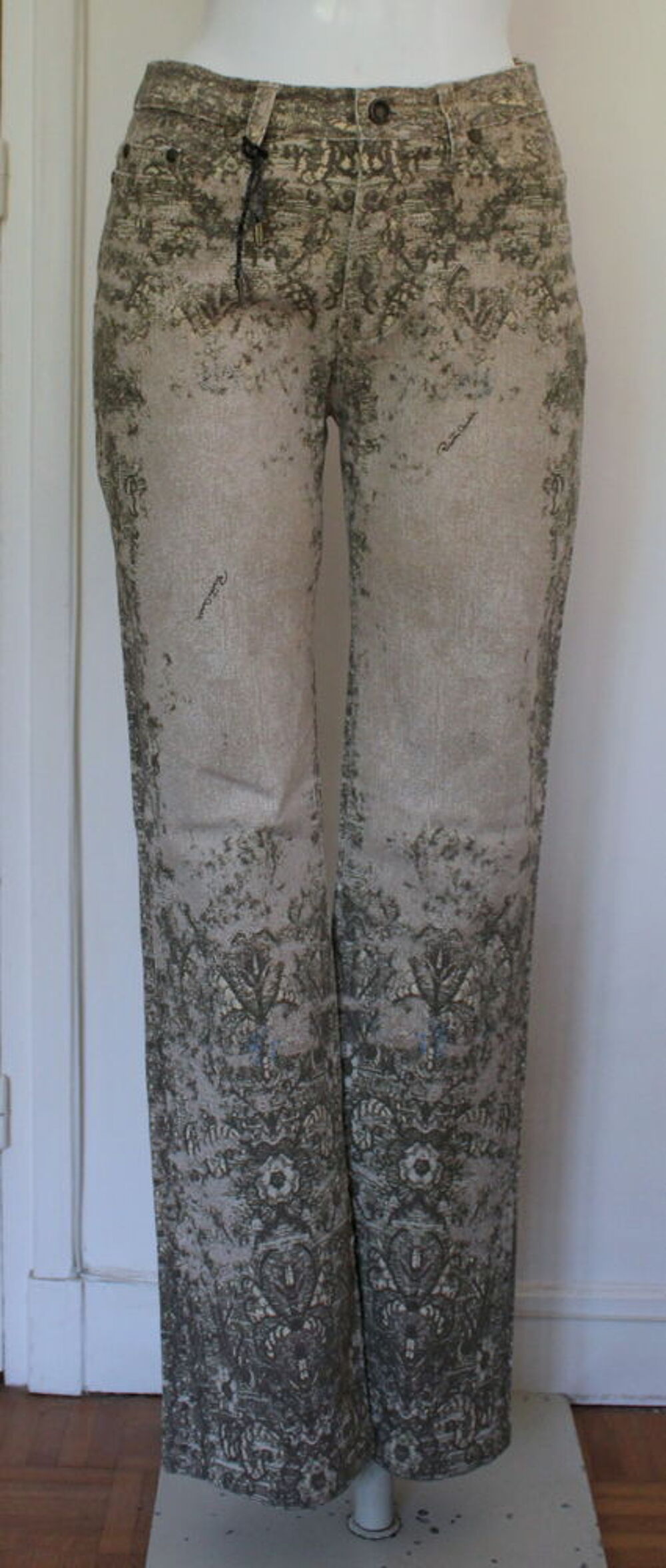 Pantalon beige ROBERTO CAVALLI 
T.4 IT soit 40/42 Fr Vêtements