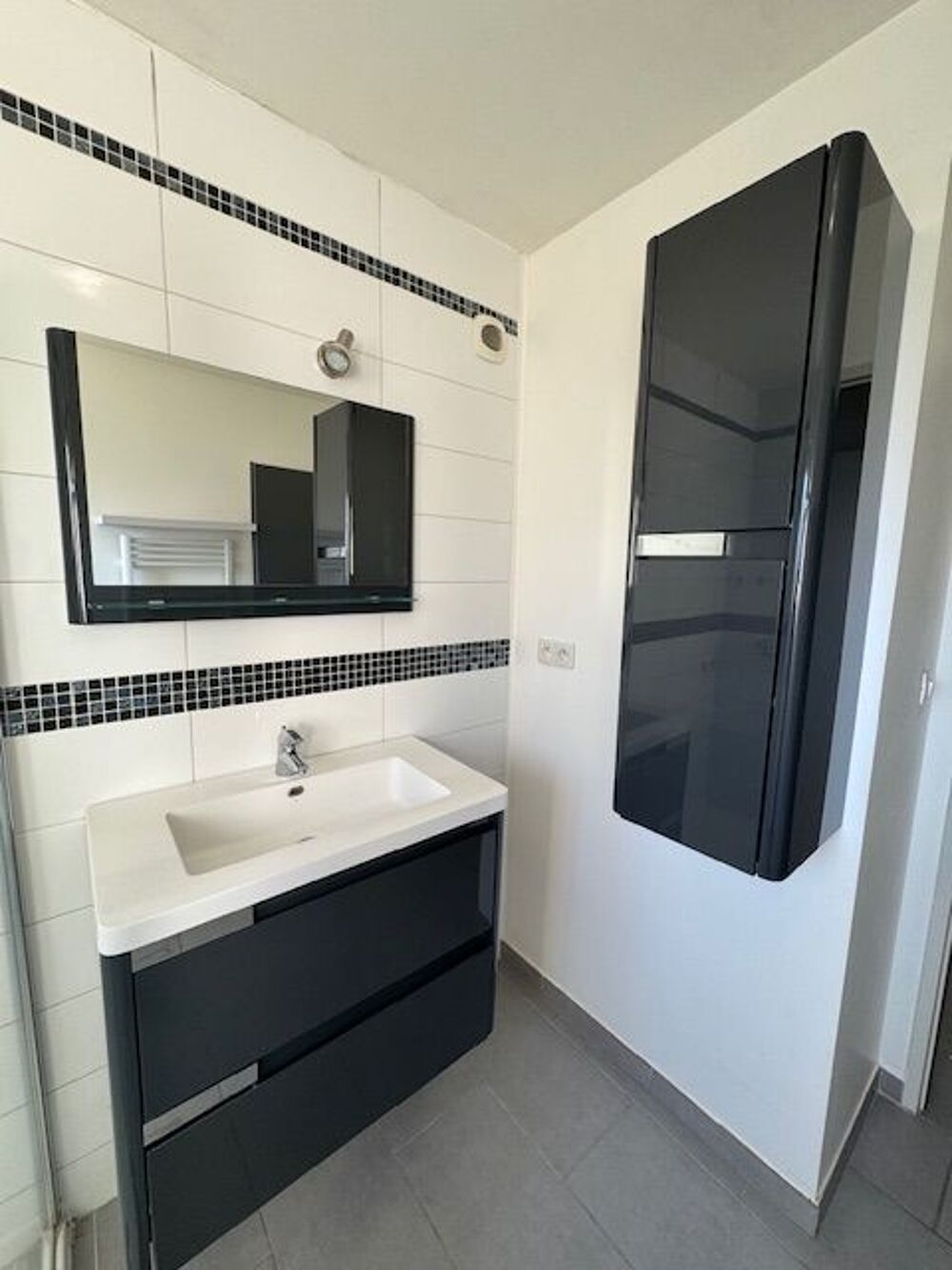 Meubles salle de bain, vasque et douche Meubles