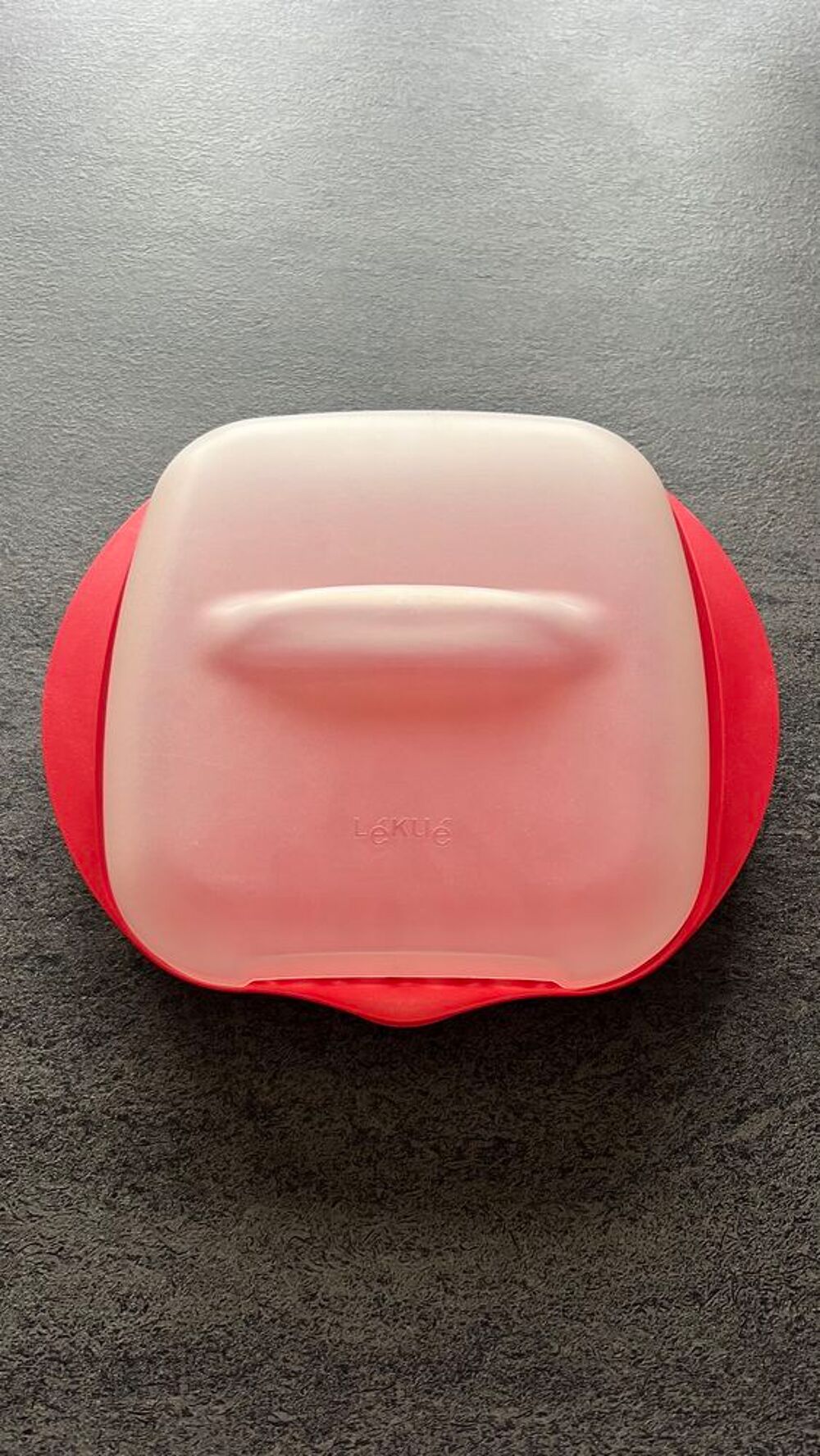 CUISEUR BACON MICRO-ONDES marque LEKUE en silicone platine 
Electroménager