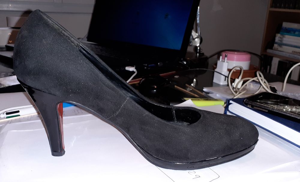lots chaussures femme styles divers ( 35 pieces environ ) Chaussures