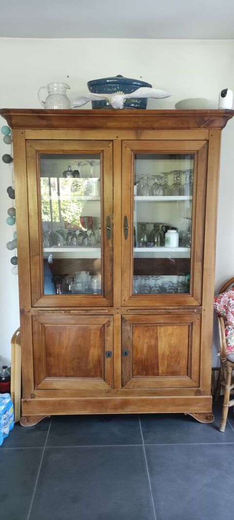 vitrine bon état, disponible dans le Var à Sanary s 250 Sanary-sur-Mer (83)
