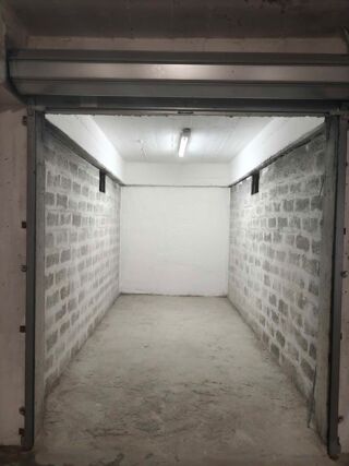  Parking / Garage à louer 11 m² Lyon