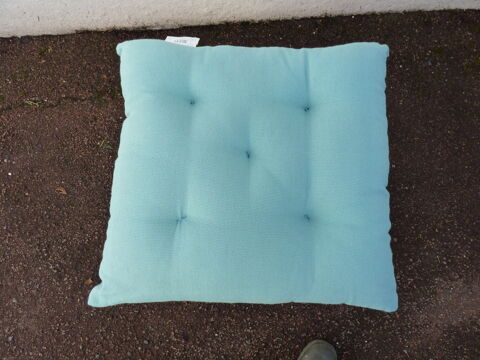 COUSSINS  POUR  CHAISES
20 Chennevières-sur-Marne (94)