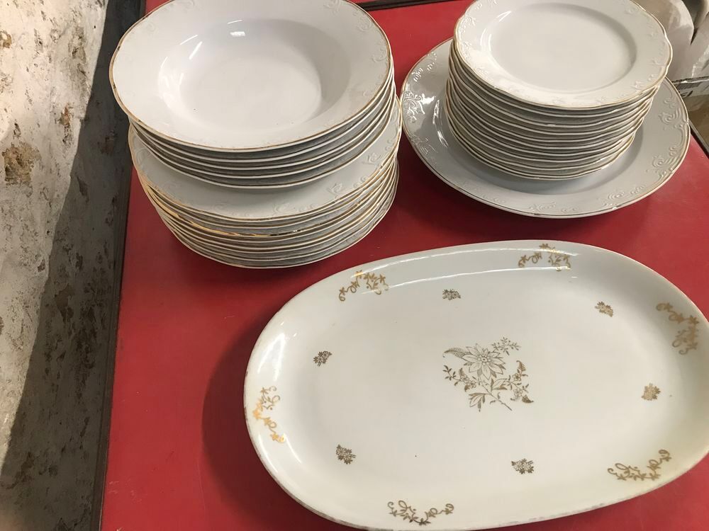 lot de vaisselle en porcelaine pour 50 eur SUR PLACE Décoration