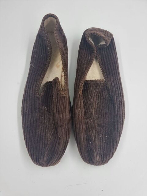 Paire de pantoufle marron taille 43 1 Vulbens (74)