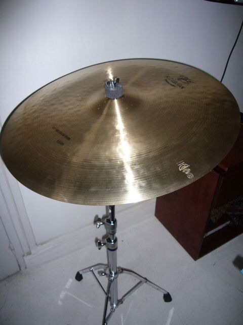 Cymbale k constantinople medium thin high 22  390 Paris 17 (75)