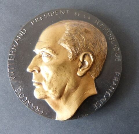 FRANCOIS MITTERAND  RARE  medaille bz VENITIEN 80
148 Raismes (59)