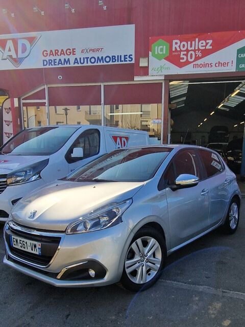 Peugeot 208 1.2 PureTech 82ch BVM5 Style 2017 occasion Plaisir 78370