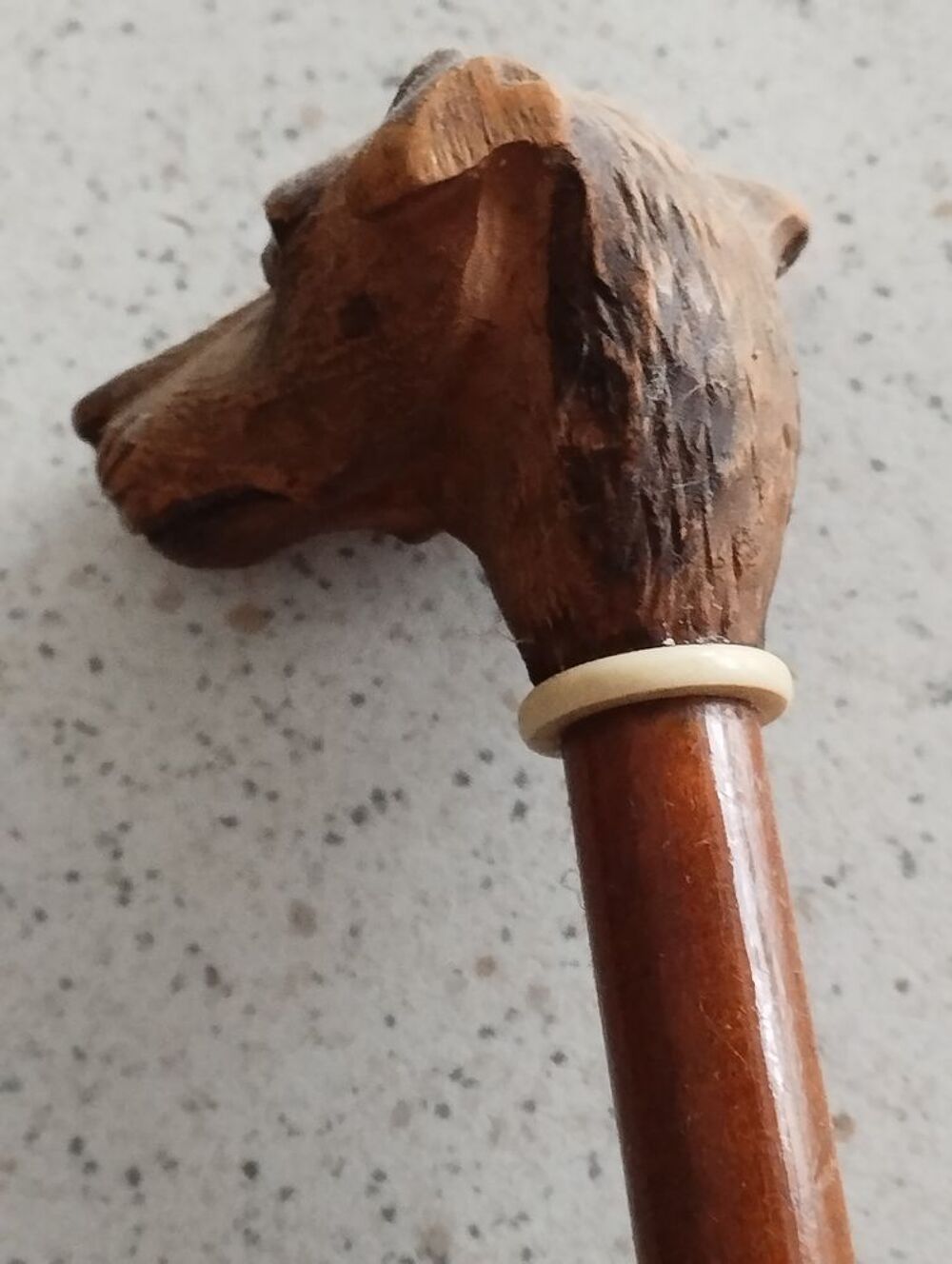 canne de ma&icirc;tre en bois blond verni 