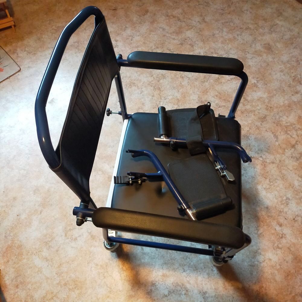 Chaise percee Meubles