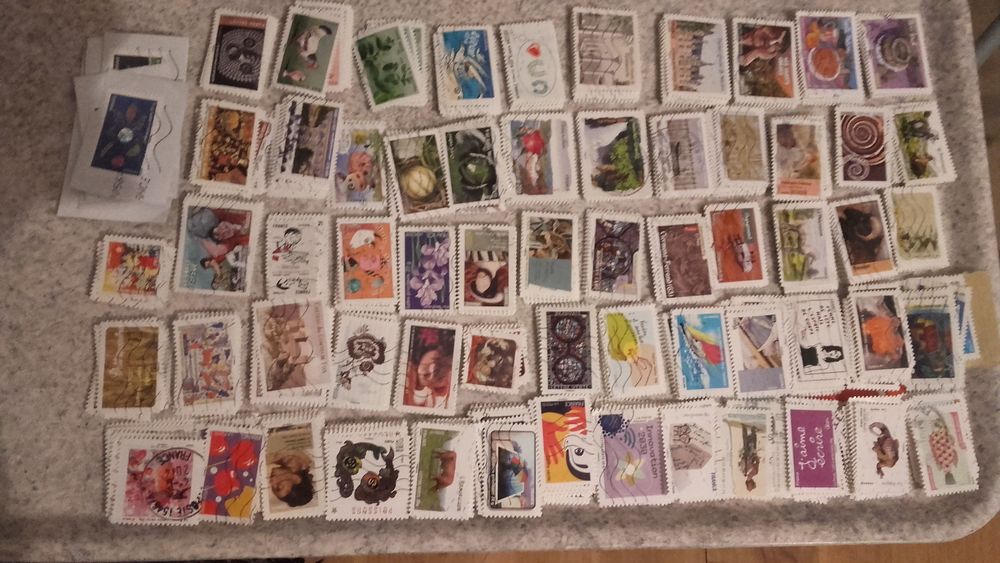 Vends 62 s&eacute;ries de timbres auto-adh&eacute;sifs fran&ccedil;ais
