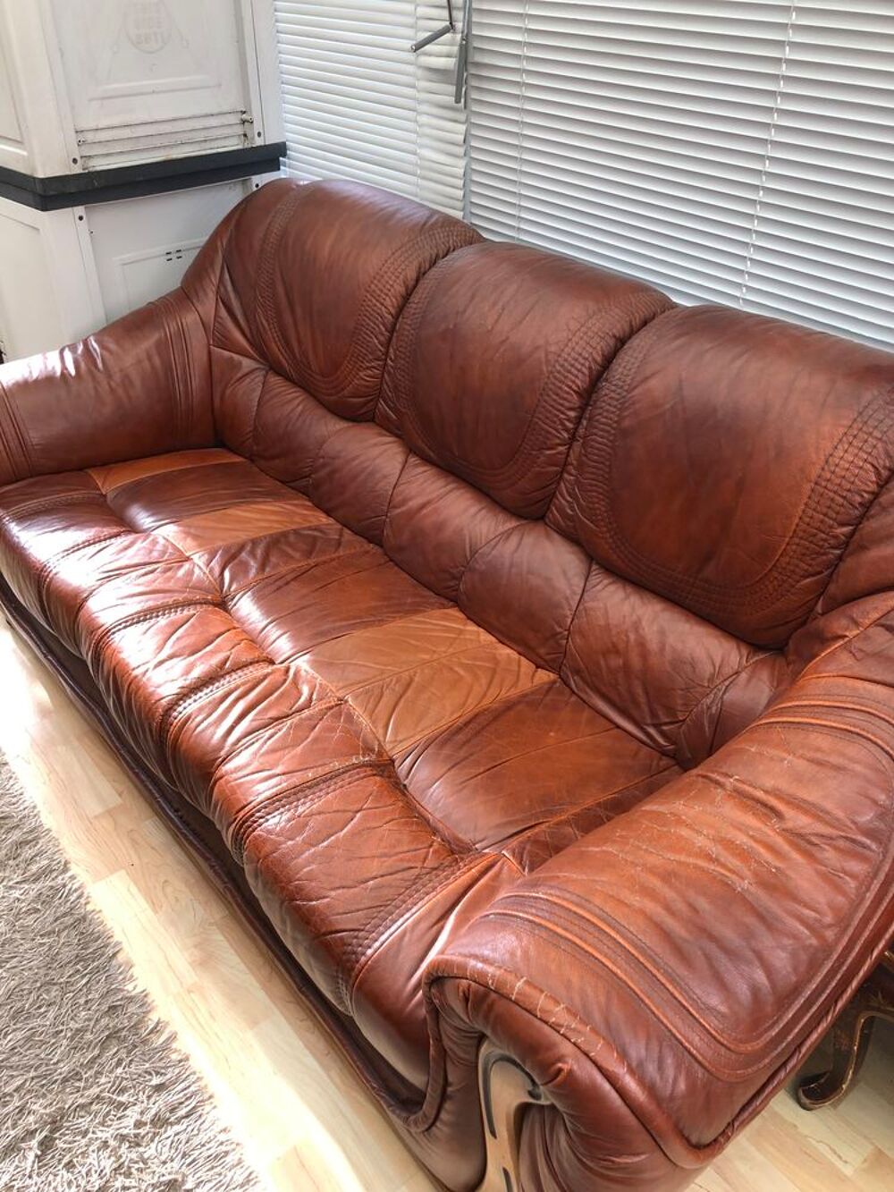salon en cuir vachette maroon avec gros accoudoirs Maroquinerie