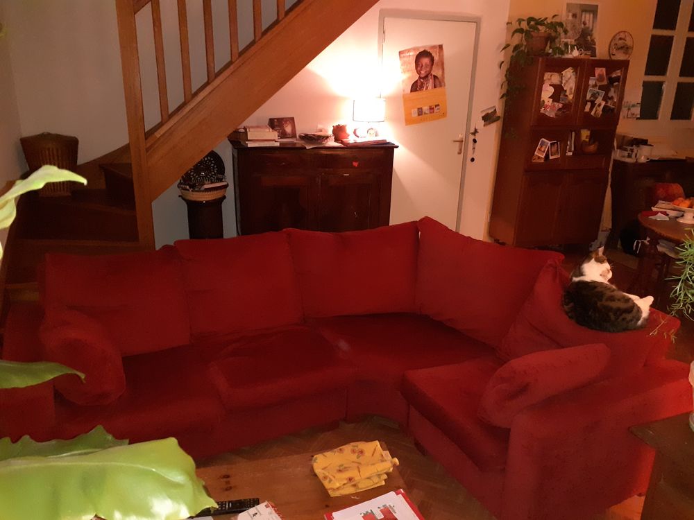 Canap&eacute; d'angle rouge en tissu Meubles