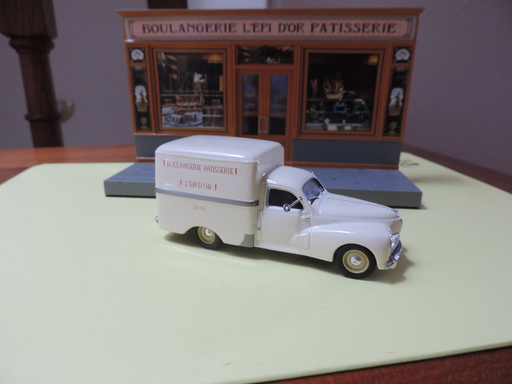 ALTAYA - PEUGEOT 203 - FOURGONNETTE DU BOULOUGER 1/43 &egrave;me. 