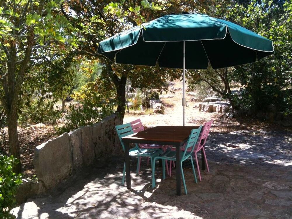   Maison en pierres, en pleine nature, avec piscine privée     Rhône-Alpes, Labeaume (07120)