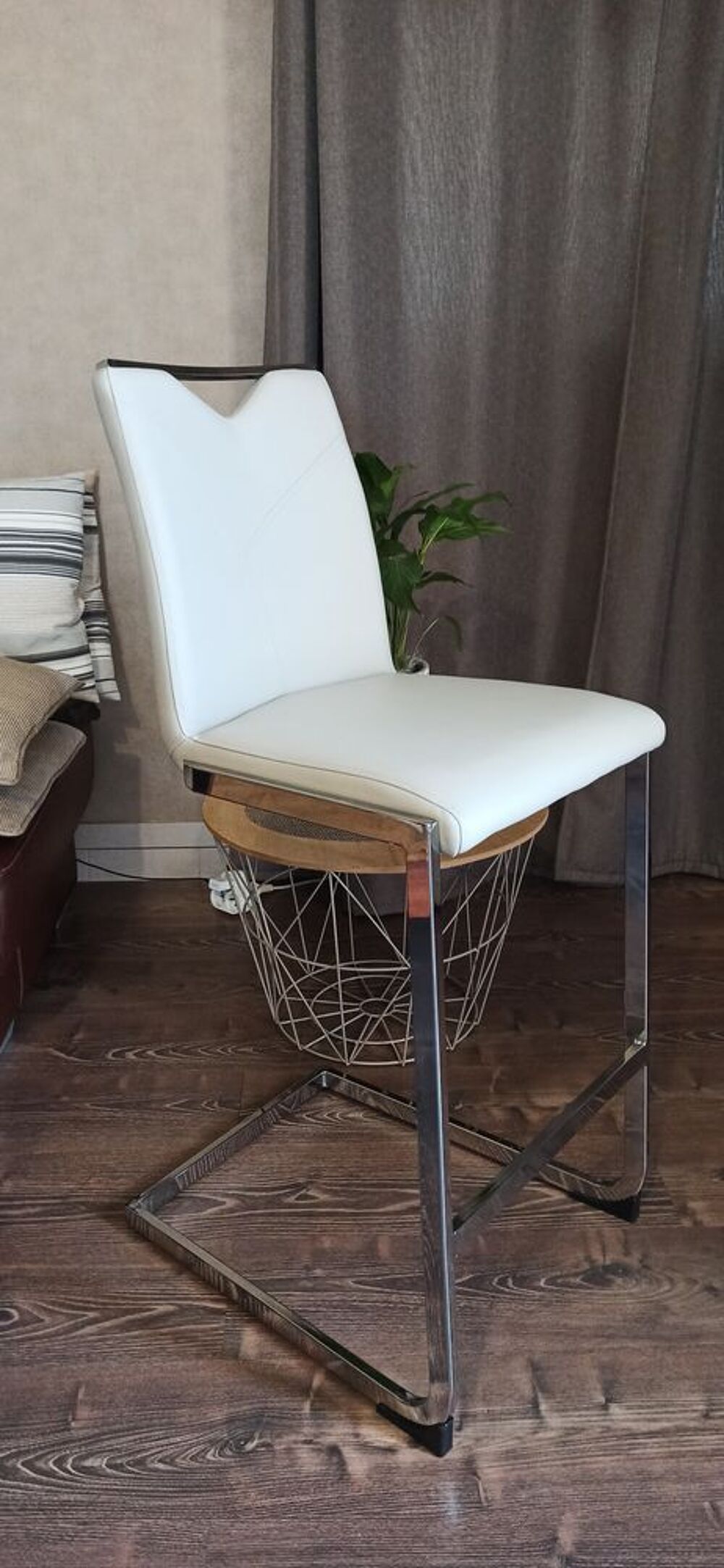 2 chaises de bar ou de cuisine &eacute;l&eacute;gantes couleur gris clair Meubles