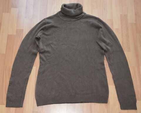 40 ou L. Pull col montant, marron. Gemo. Très bon état 
5 Gujan-Mestras (33)