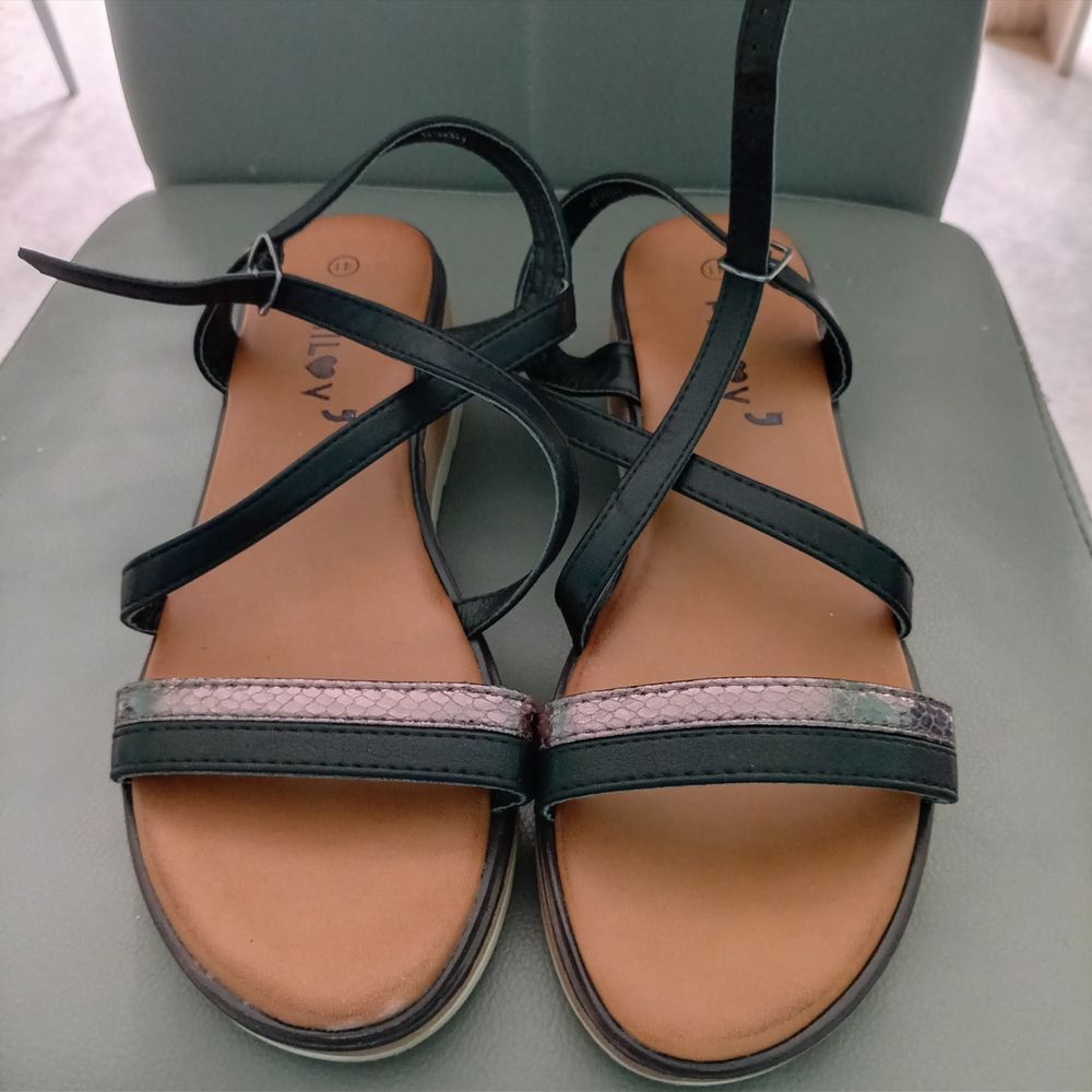 Claquettes femme avec talon compens&eacute; Chaussures