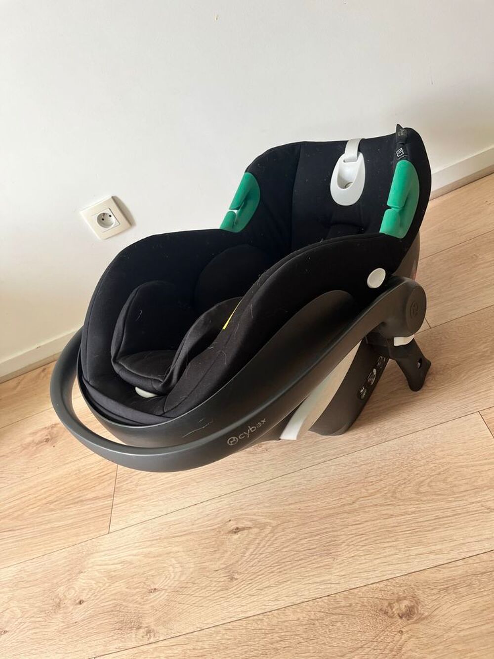 Poussette Trio Cybex Eos 2-en-1 + Cosy Cloud G i-Size €" Noir €" Bon &eacute;tat Mobilier enfants