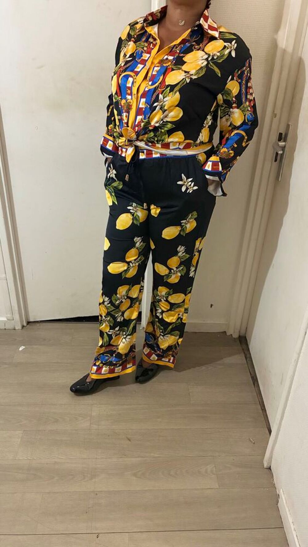 ensemble 2 pi&egrave;ces imprimer citrons noir et jaune Vêtements