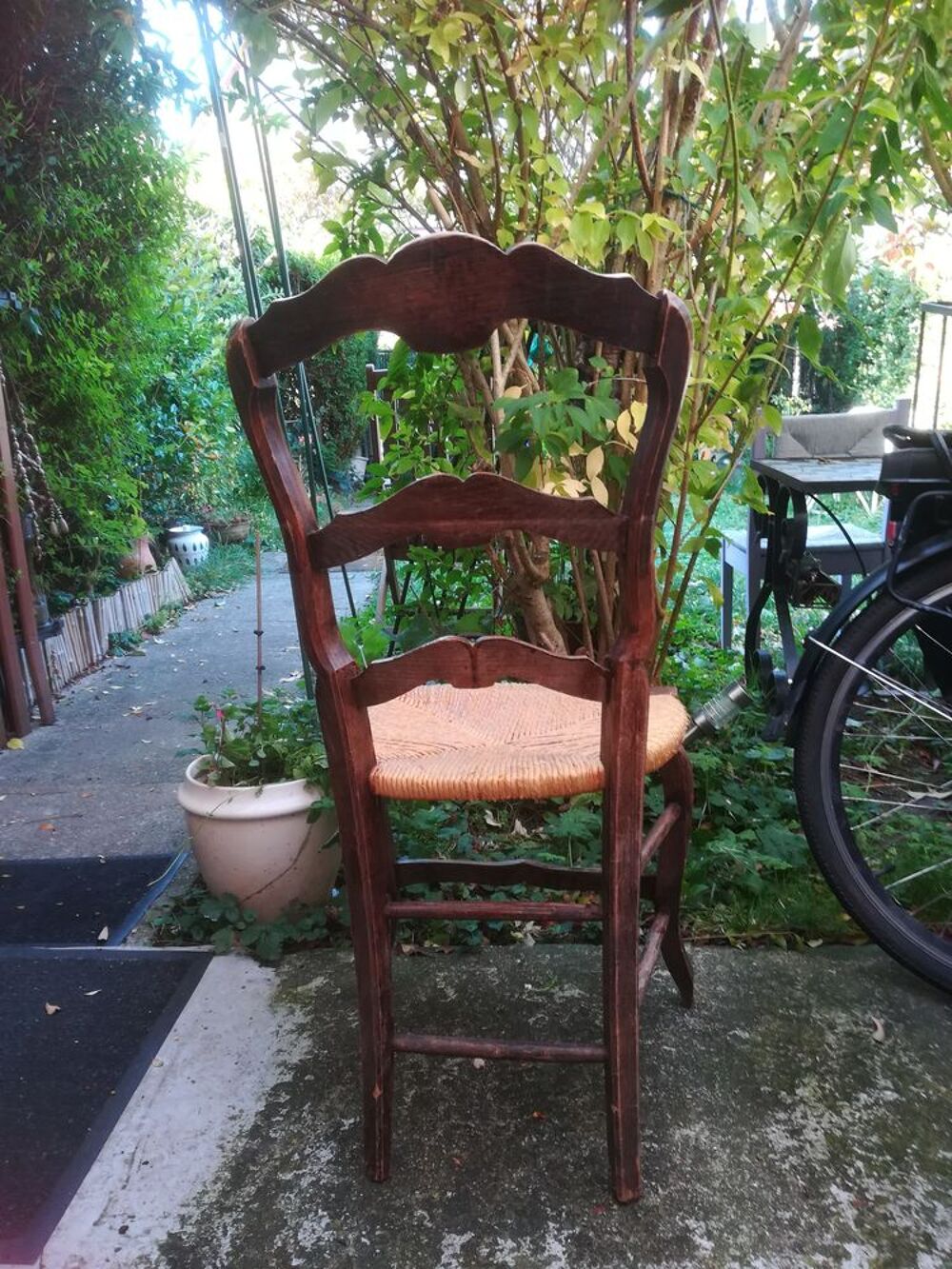 Chaise ancienne. Meubles