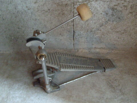 Ancienne p�dale batterie de marque Tama 40 Varades (44)