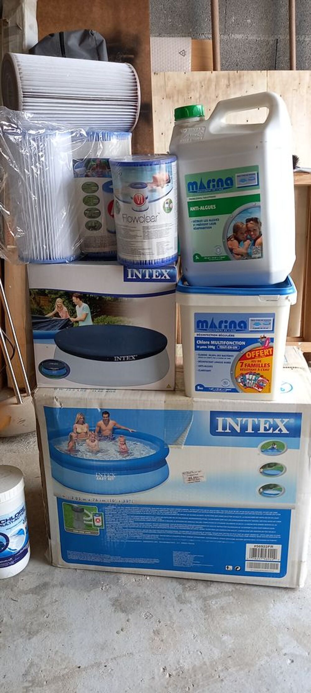 piscine + quelques accessoires Jeux / jouets