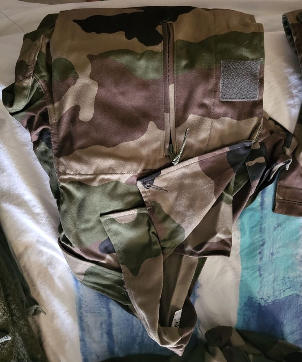 
v&ecirc;tements de combat:
Vêtements