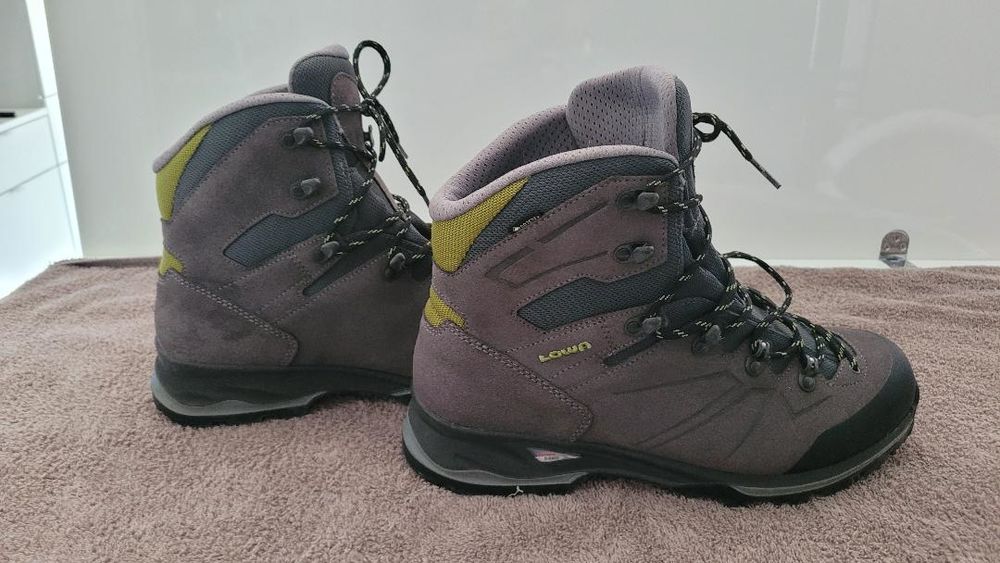chaussure de randonn&eacute;e Sports