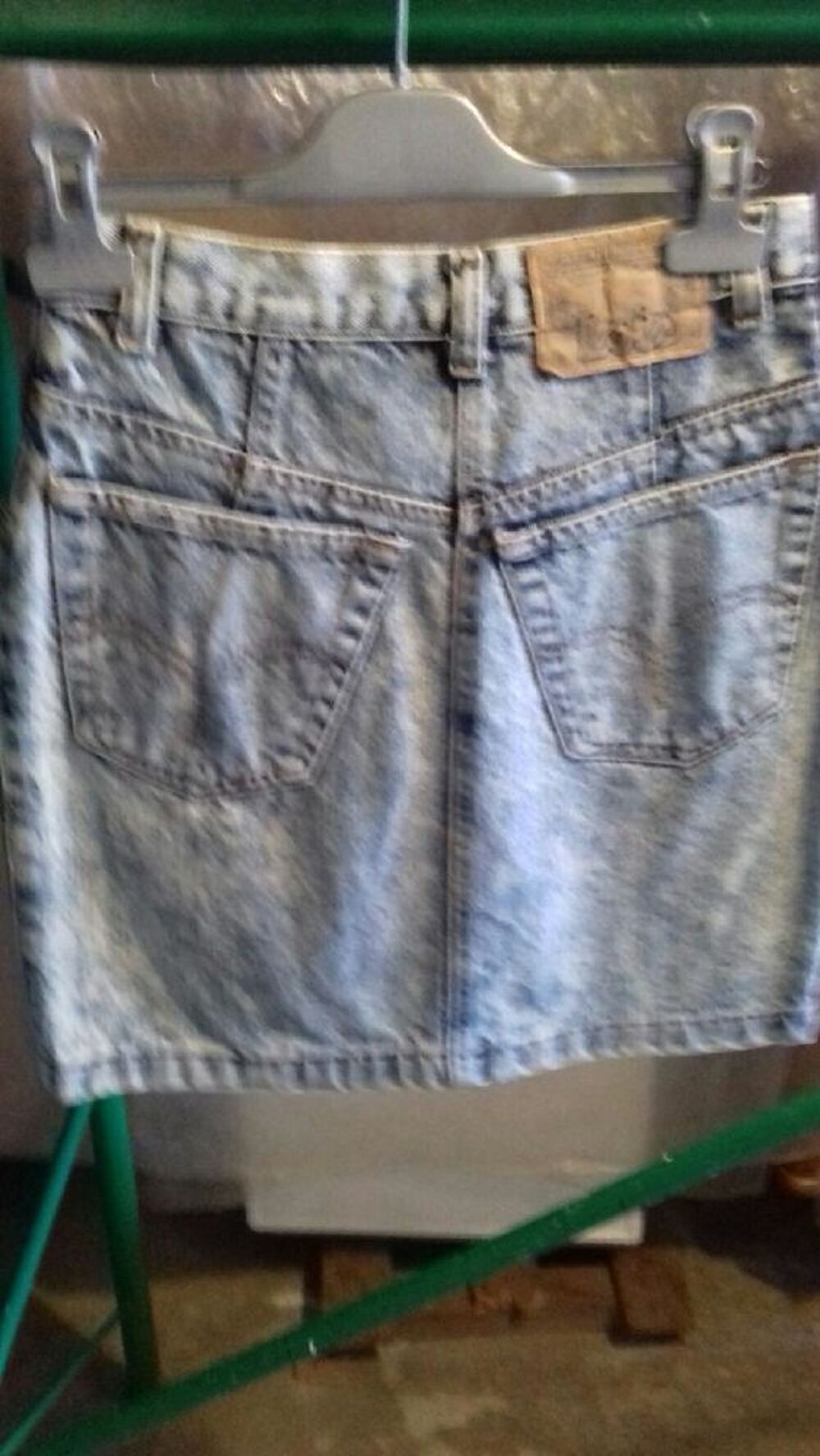 Jupe jeans neuve LOIS taille 36
Pas d'envoi 
Vêtements