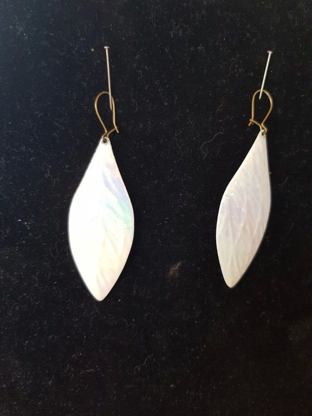 Boucle d oreilles pendantes blanches nacr&eacute;e tres bon etat lo Bijoux et montres