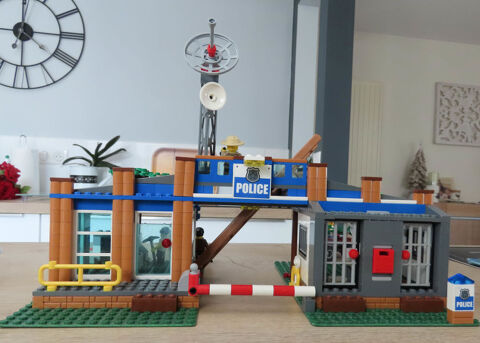 LEGO CITY 4440  Poste de police de la for�t 35 Les Sables-d'Olonne (85)