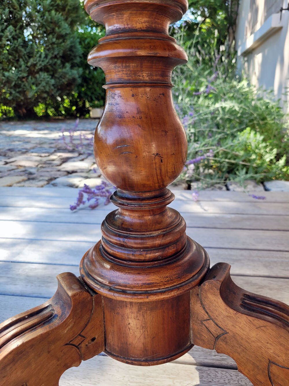 Table Gu&eacute;ridon ancien Noyer forme violonn&eacute;e &eacute;poque 1890 Meubles
